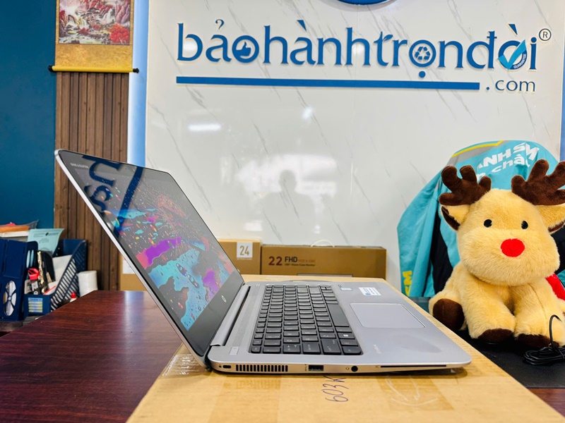 HP Elitebook Folio 1040 G3 (Core i5 6300U, 8GB, 256GB, 14 inch, QHD, Touch)-8