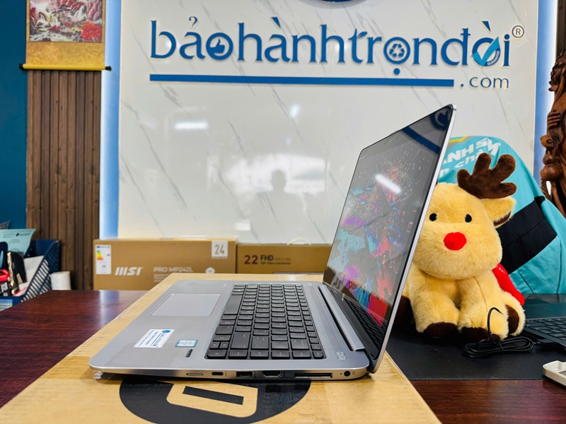 HP Elitebook Folio 1040 G3 (Core i5 6300U, 8GB, 256GB, 14 inch, QHD, Touch)-9