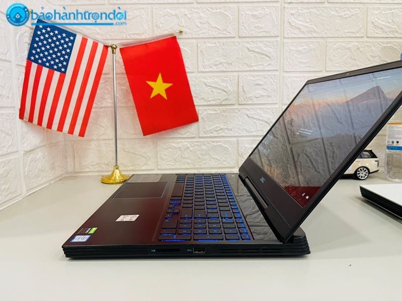 cạnh phải Dell Gaming G5 5590