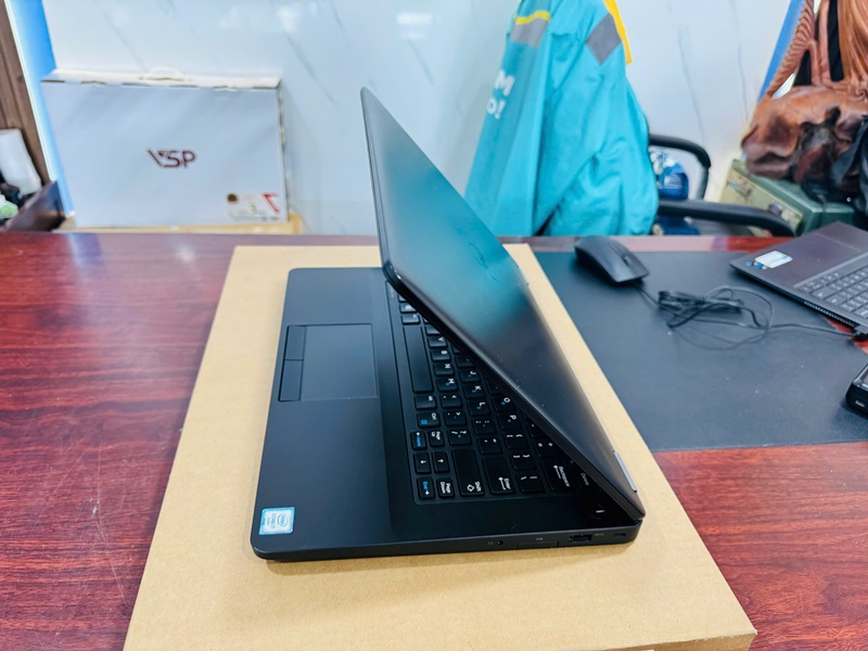 Dell Latitude E5470 (Core i7 6820HQ, 8GB, 256GB, 14 inch, FHD)-12