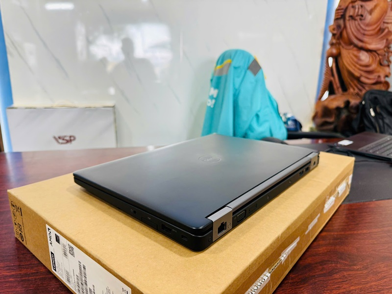 Dell Latitude E5470 (Core i7 6820HQ, 8GB, 256GB, 14 inch, FHD)-14