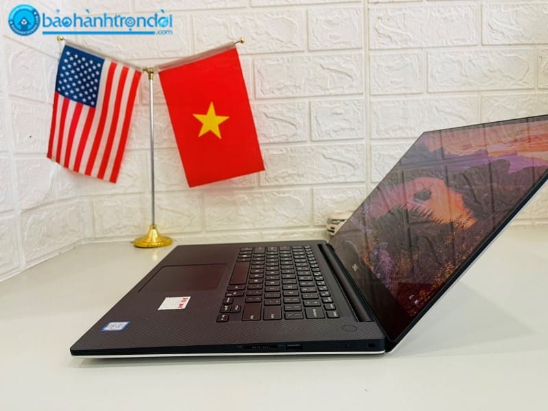 cạnh phải Dell xps 15 7590