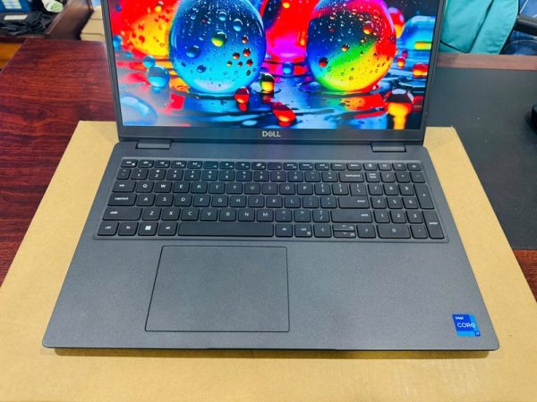 Dell Latitude 3520 (Core i7 1165G7, 8GB, 256GB, 15.6 inch, Full HD)