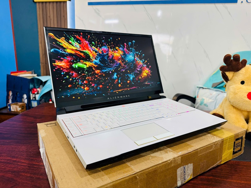 Dell Alienware Area 51M R1 (Core i9 9900HK, 32GB, 512GB, RTX 2080 8GB, 17.3 inch, FHD, 144Hz)-1