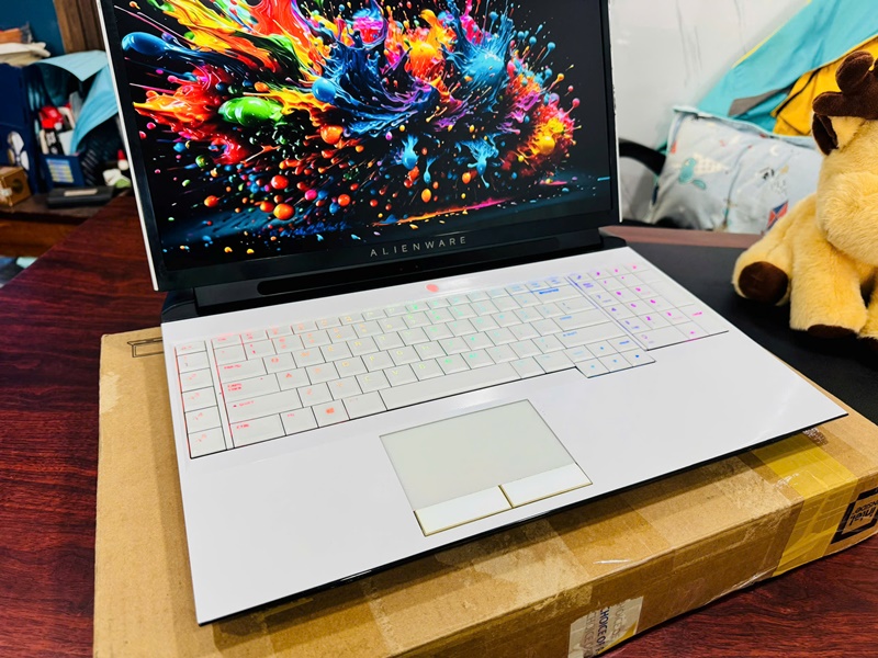 Dell Alienware Area 51M R1 (Core i9 9900HK, 32GB, 512GB, RTX 2080 8GB, 17.3 inch, FHD, 144Hz)-8