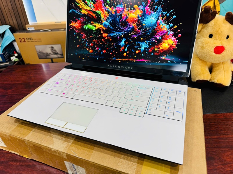 Dell Alienware Area 51M R1 (Core i9 9900HK, 32GB, 512GB, RTX 2080 8GB, 17.3 inch, FHD, 144Hz)-9