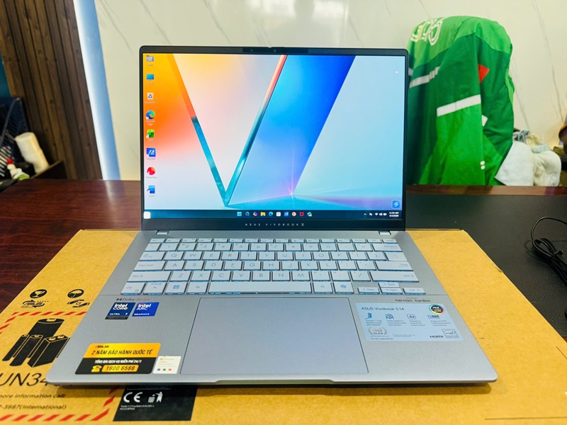 ASUS Vivobook S14 OLED S5406SA (Ultra 7 258V, 32GB, 1TB, 14 inch, QHD+, 120Hz)
