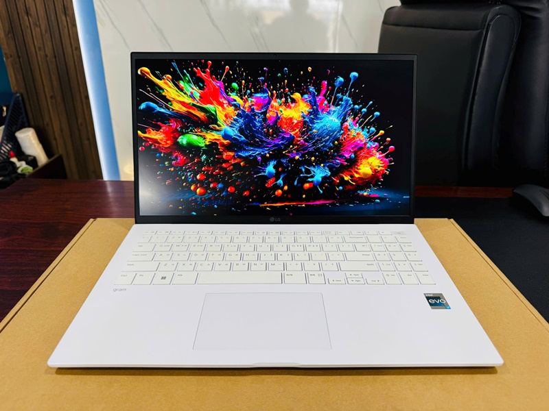 LG Gram 15ZB90R (Core i7 1360P, 32GB, 512GB, 15.6 inch, Full HD, OLED)