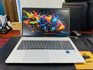 HP EliteBook 650 G10 (Core i7 1365U, 16GB, 256GB, 15.6 inch, Full HD)